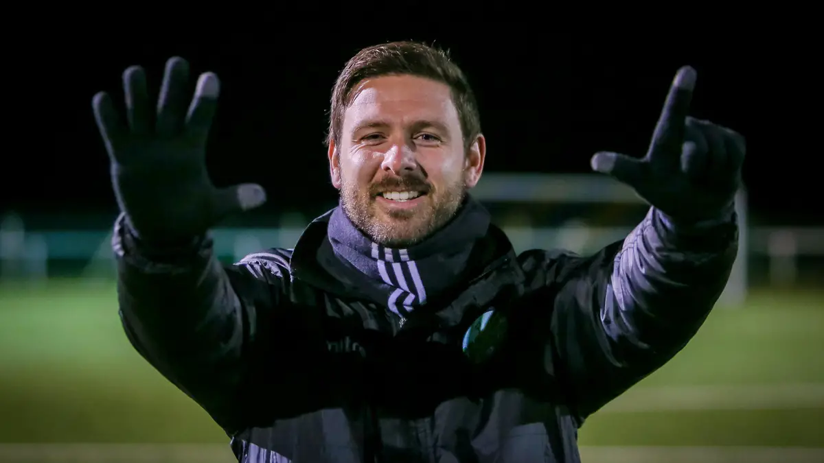 Hayes & Yeading United menunjuk pemenang FA Vase Jamie Tompkins