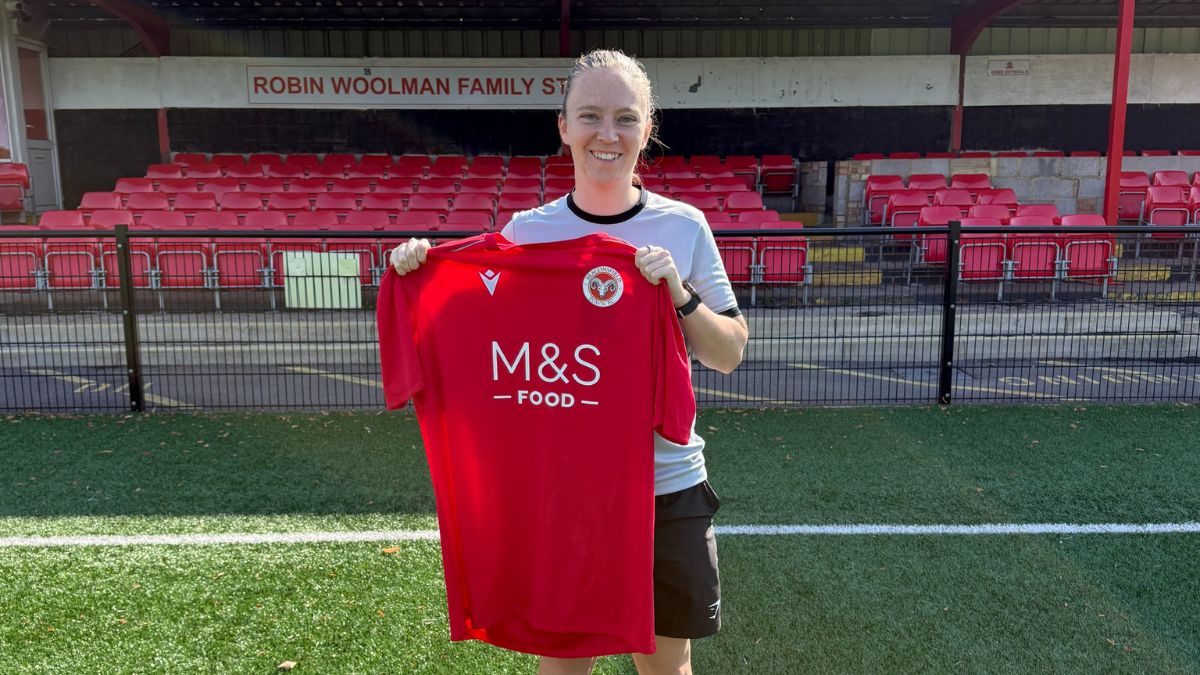 Alix Todd takes on management at Beaconsfield Town